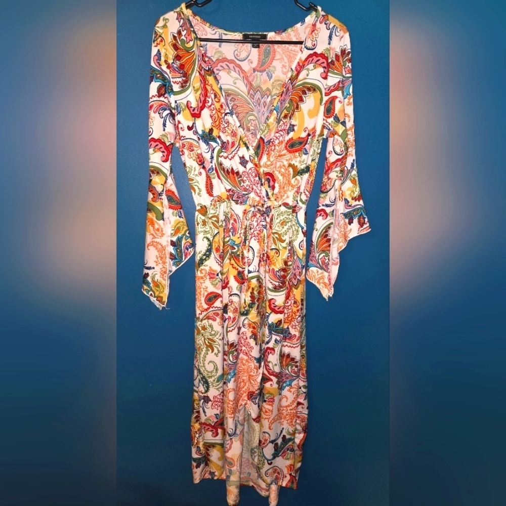 Beautiful Expresso dip hem dress with split flare sleeves and paisley pattern, M
